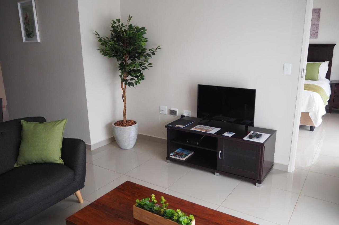Or Tambo Self Catering Apartments, The Willows Boksburg Eksteriør bilde