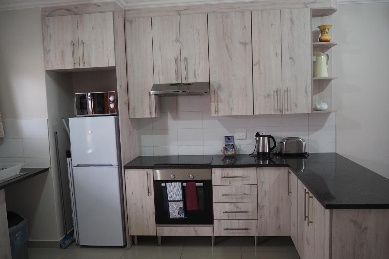 Or Tambo Self Catering Apartments, The Willows Boksburg Eksteriør bilde