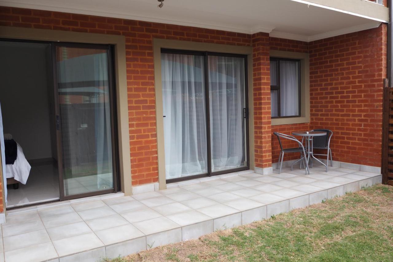 Or Tambo Self Catering Apartments, The Willows Boksburg Eksteriør bilde