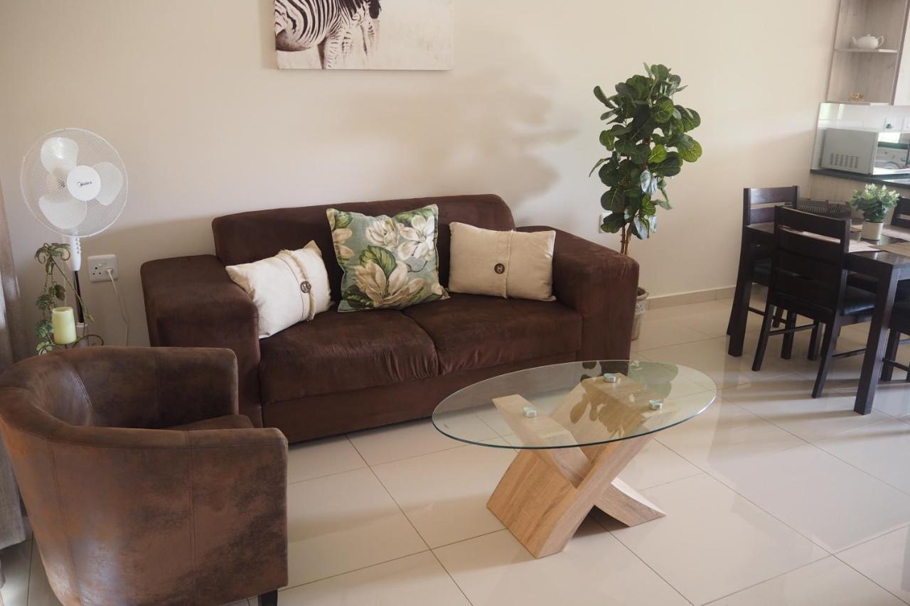 Or Tambo Self Catering Apartments, The Willows Boksburg Eksteriør bilde
